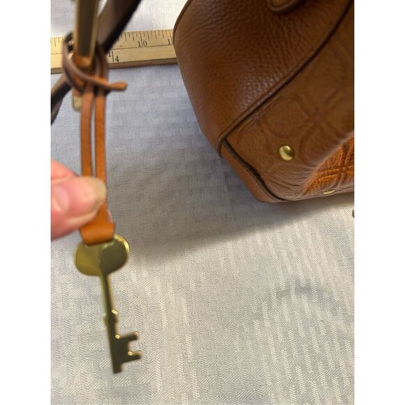 Fossil Hannah leather hobo bag belt strap gold studs key charm shoulder - Picture 8 of 9